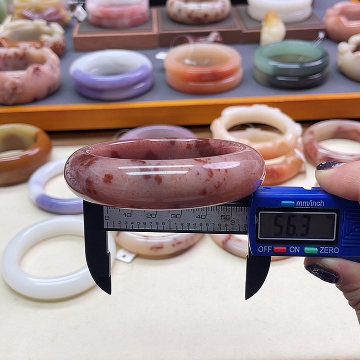 未镶嵌手镯石英质玉