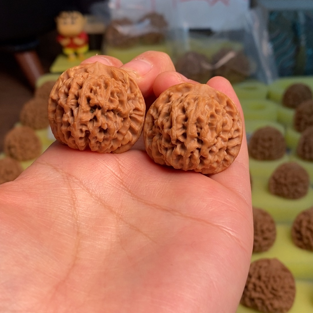 核桃秦岭闷尖狮子头32瑕疵