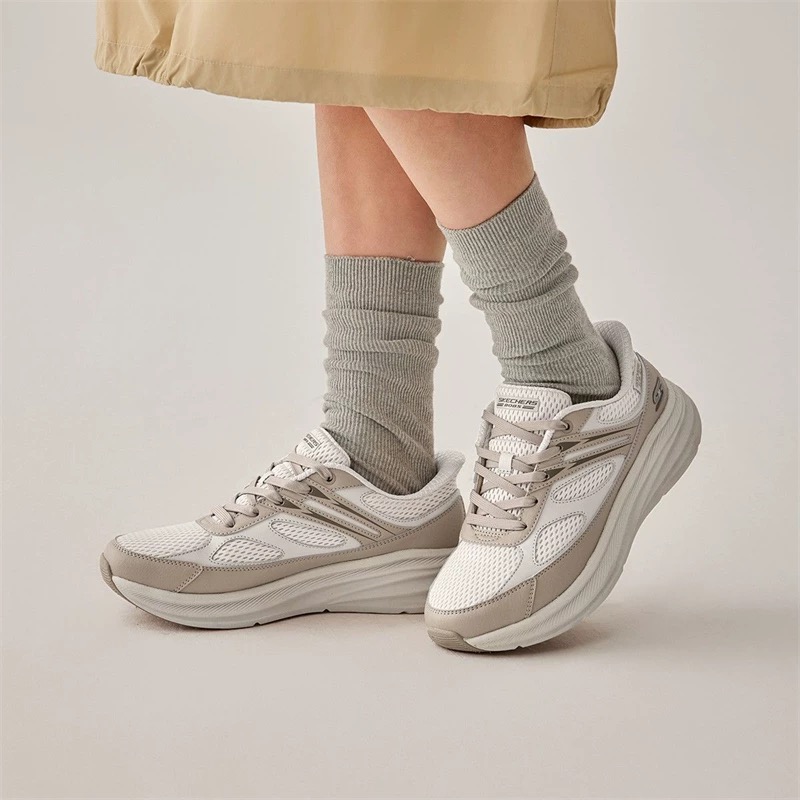 斯凯奇闪穿鞋2025百搭女运动鞋现设计透气网面117757