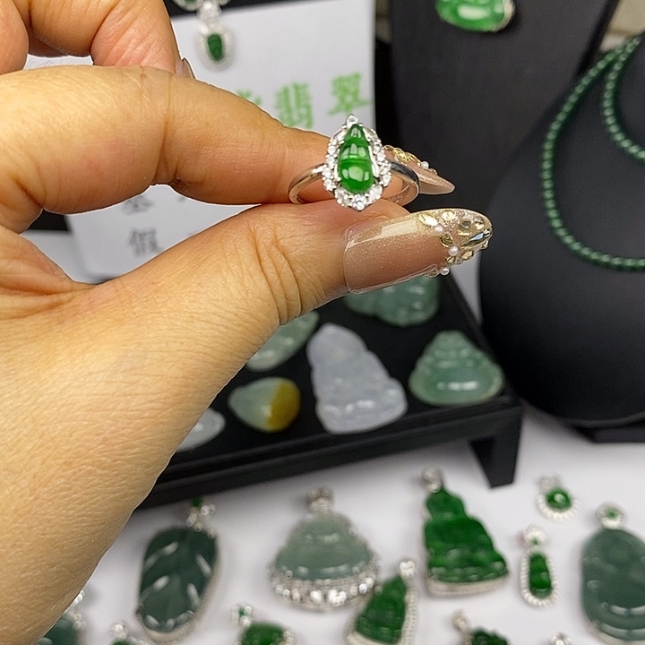 翡翠未镶嵌耳饰翡翠未镶嵌戒指