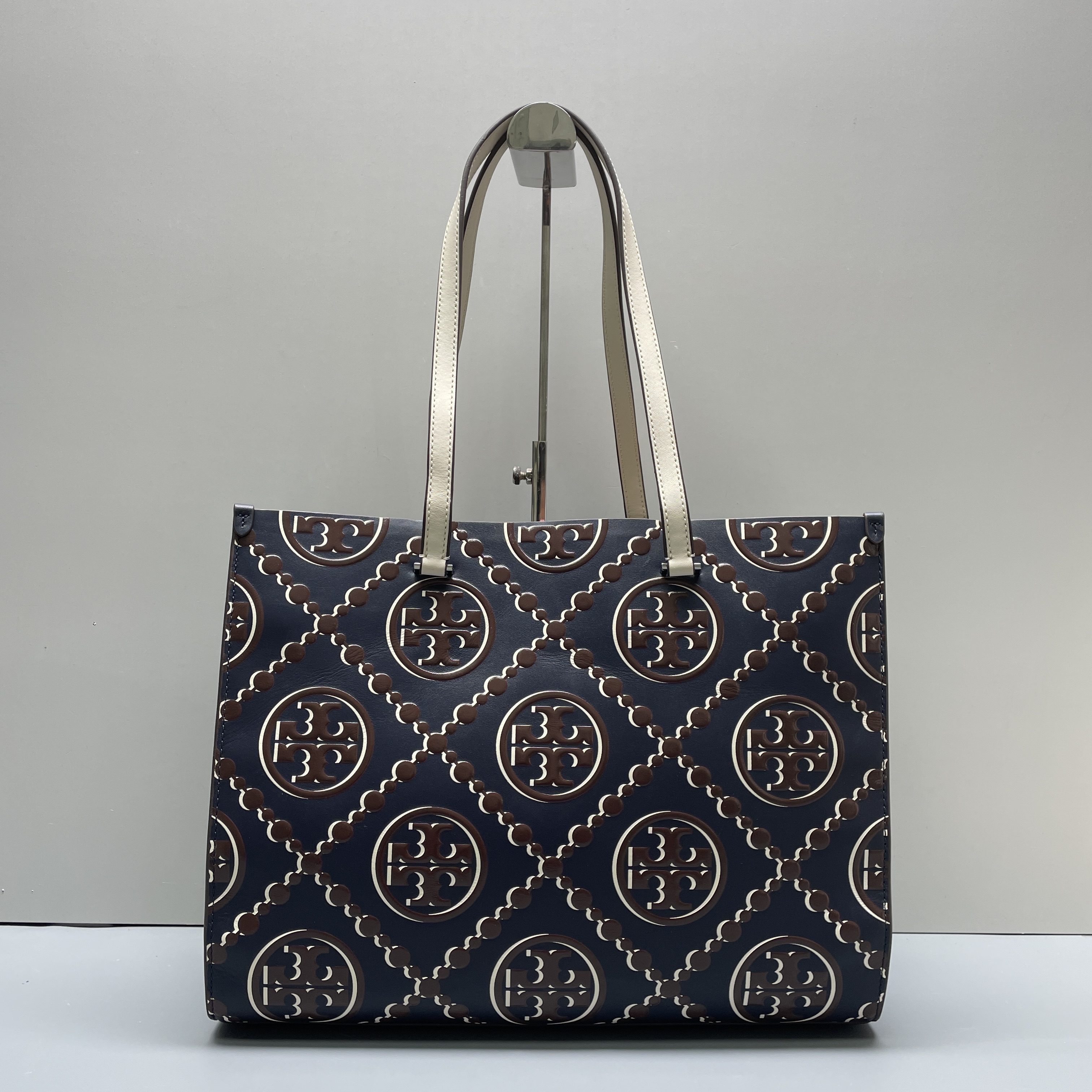 99新 TORY BURCH/汤丽柏琦 小林T系列压纹方托包36*28*11 C010313