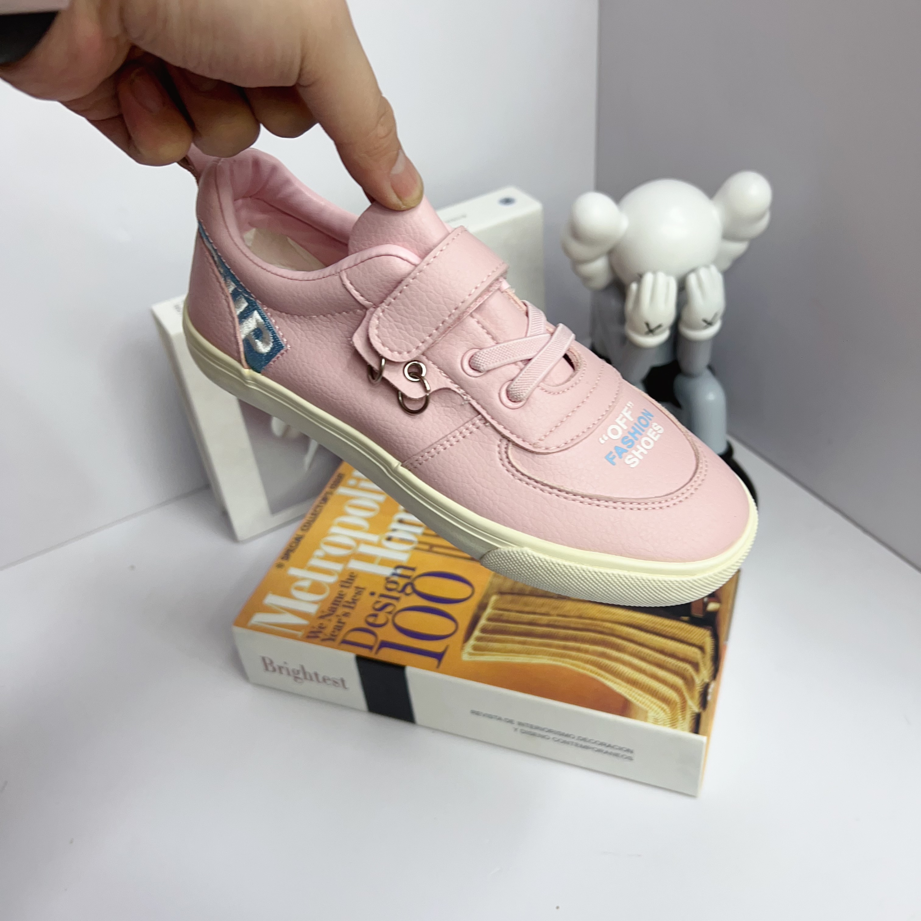 2005儿童四季通用圆头轻便休闲板鞋单鞋时尚学生潮流