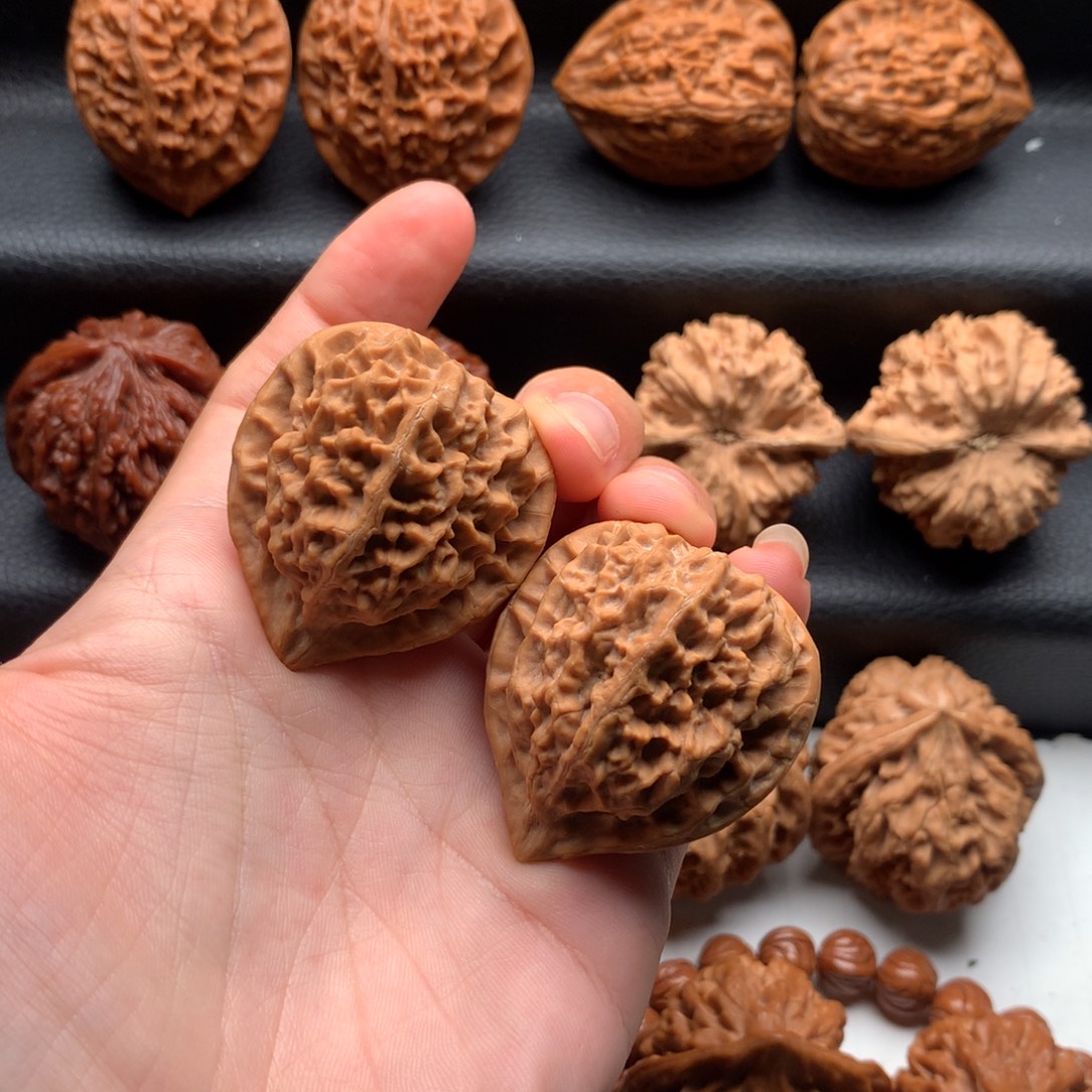 湛***蘭文玩核桃把件秦野