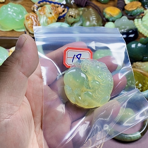 未镶嵌蛇纹石玉颈饰