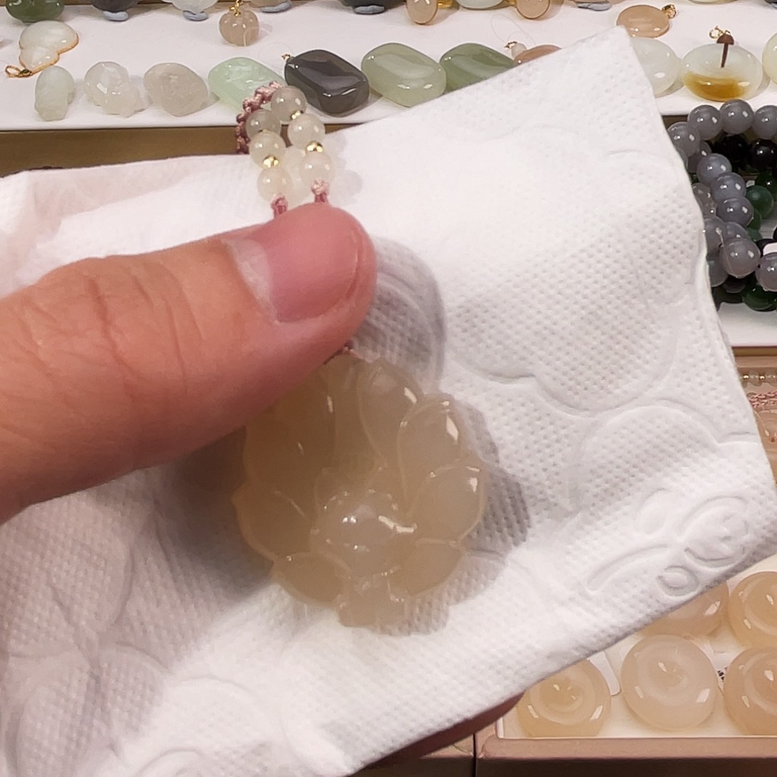 和田玉颈饰未镶嵌不***主