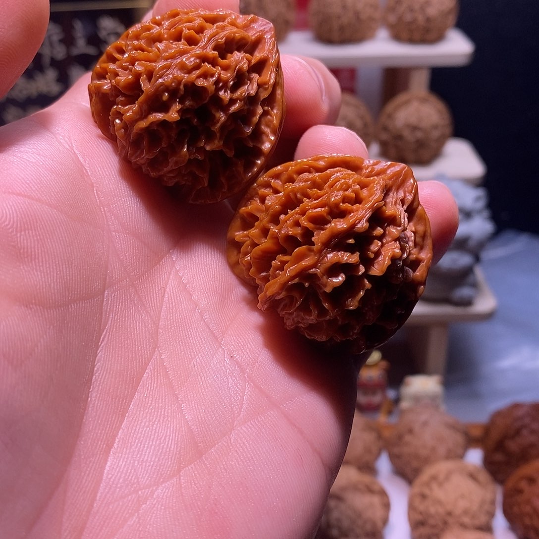 姬***爺文玩核桃吊坠40血灯笼