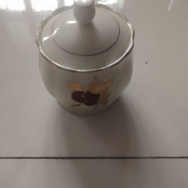 陶瓷盘子碗啥都有