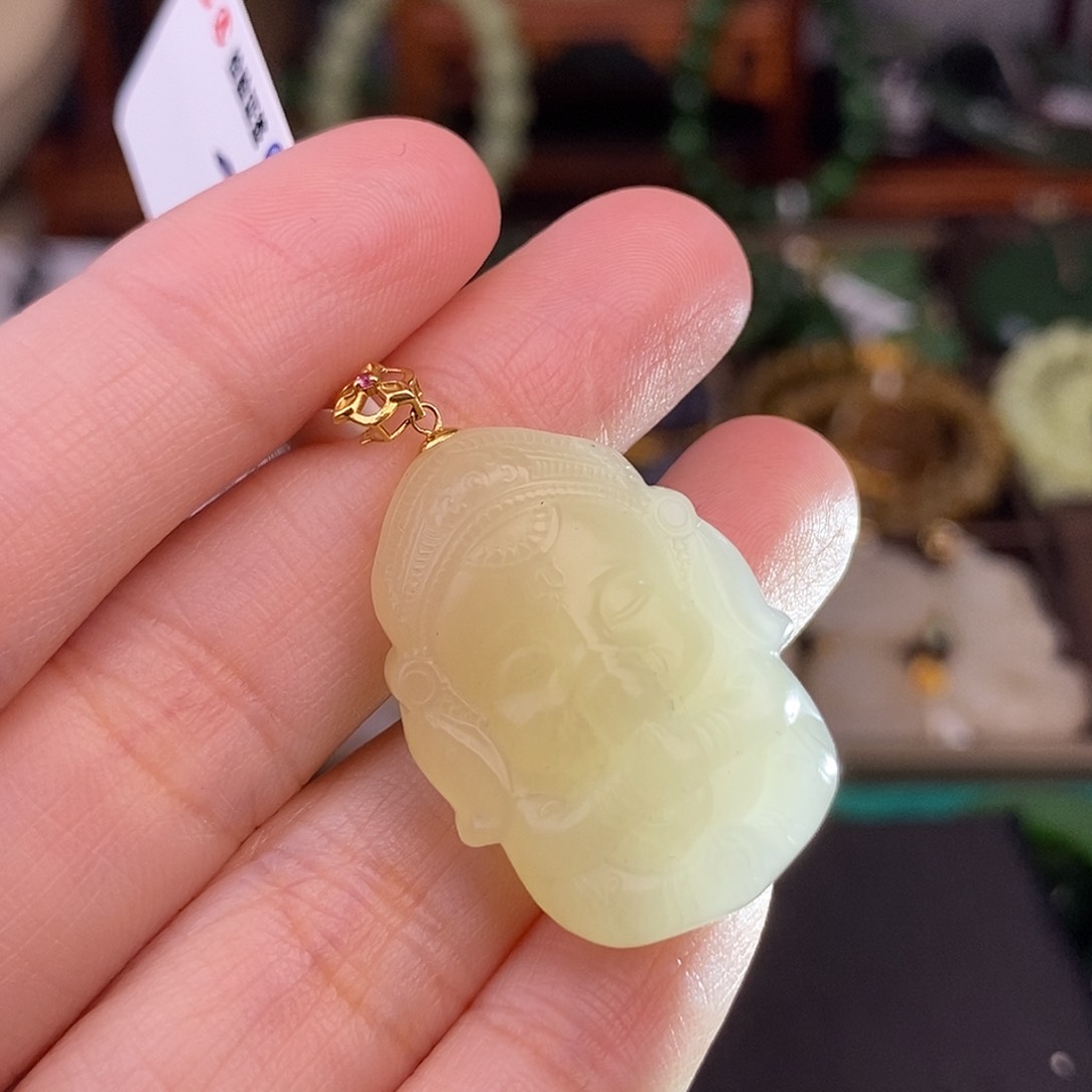 和田玉熟藕粉老料清货价18.K金吉象未镶嵌