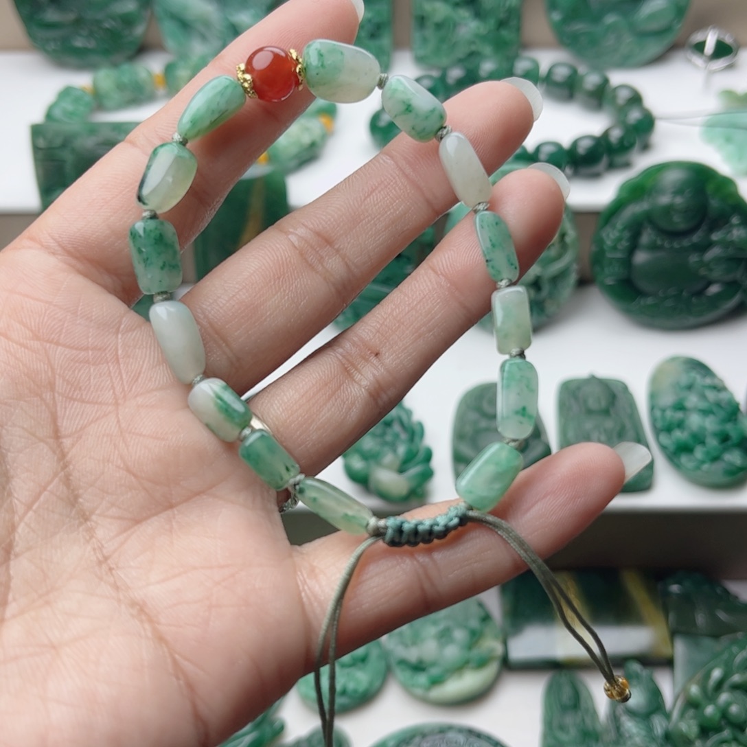 独山玉未镶嵌挂件