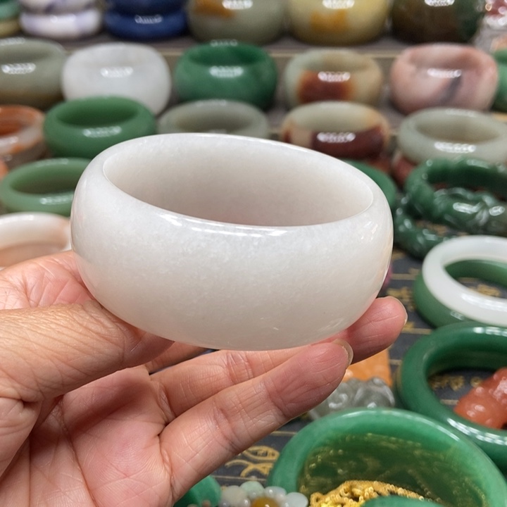 石英质玉手镯未镶嵌向*