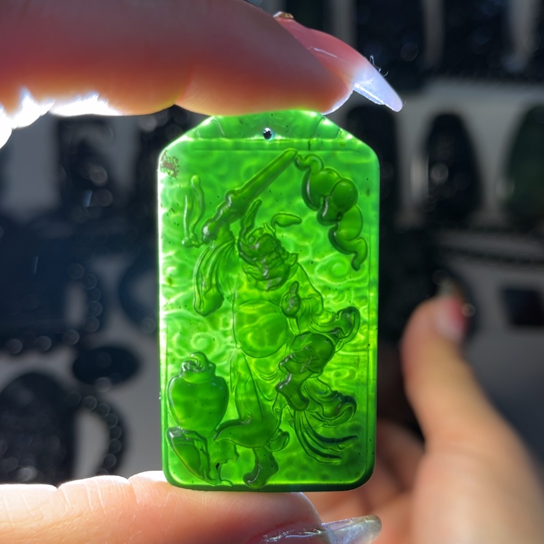 蛇纹石玉颈饰合金