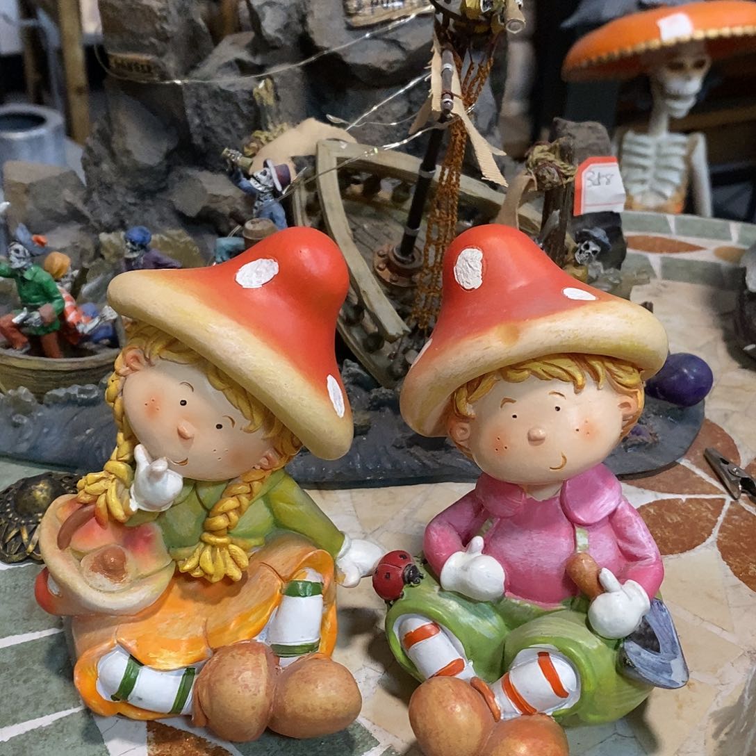 树脂制品蘑菇娃娃
