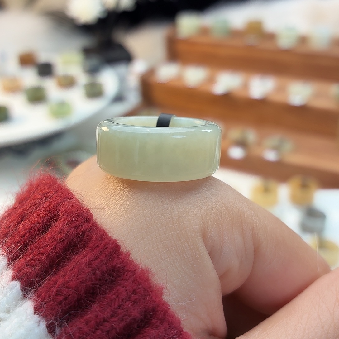 和田玉未镶嵌戒指i24奶蓝圆切17.5mm