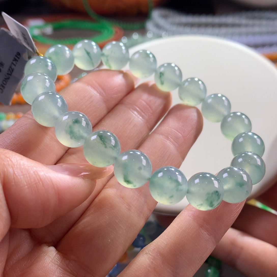 翡翠未镶嵌手链！高货低漏！高冰纯净飘花卡10