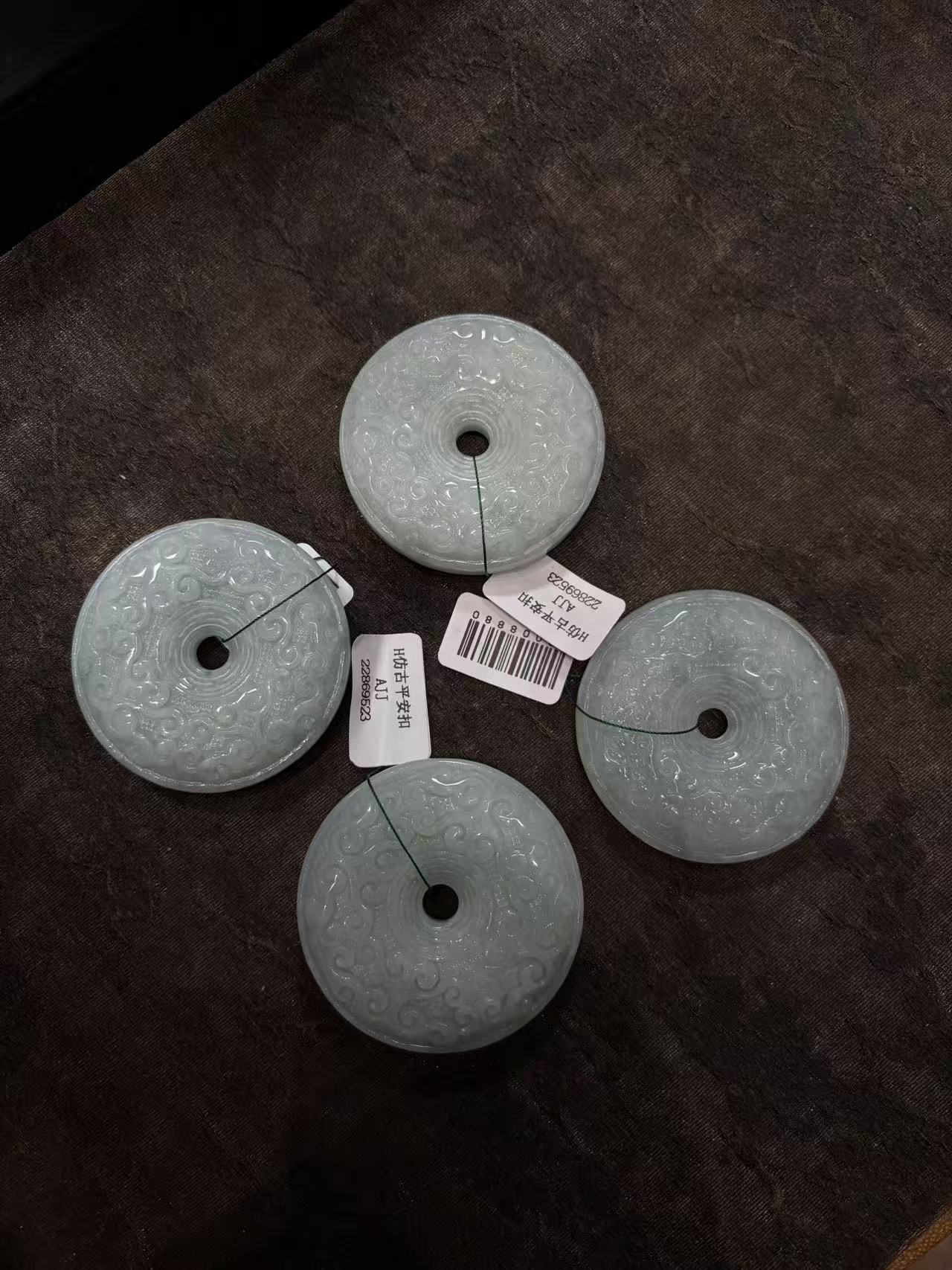 天然缅甸A货翡翠（仿古平安扣）多样性发其一