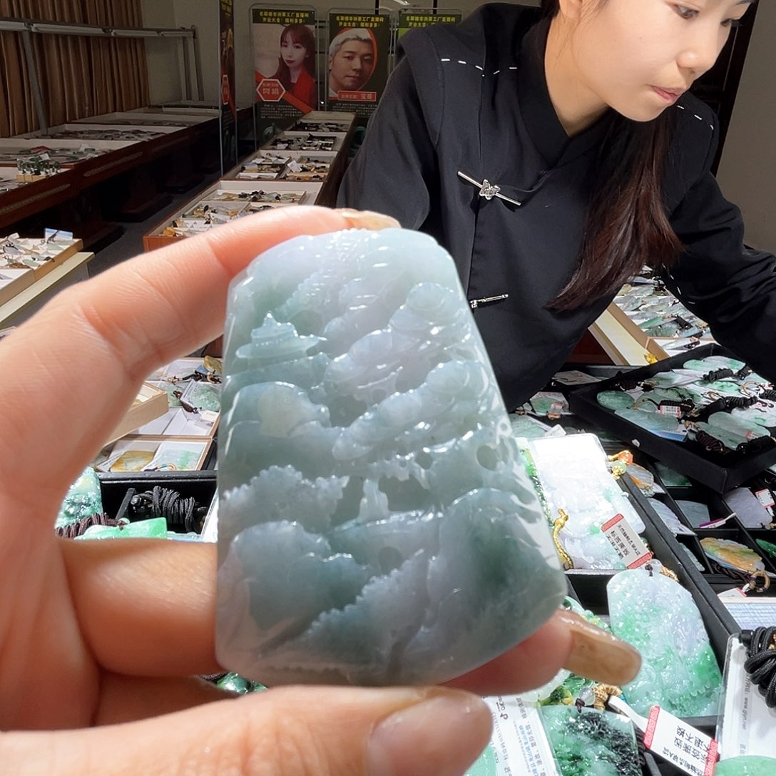 翡翠未镶嵌颈饰一