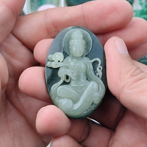 独山玉颈饰未镶嵌小**祖