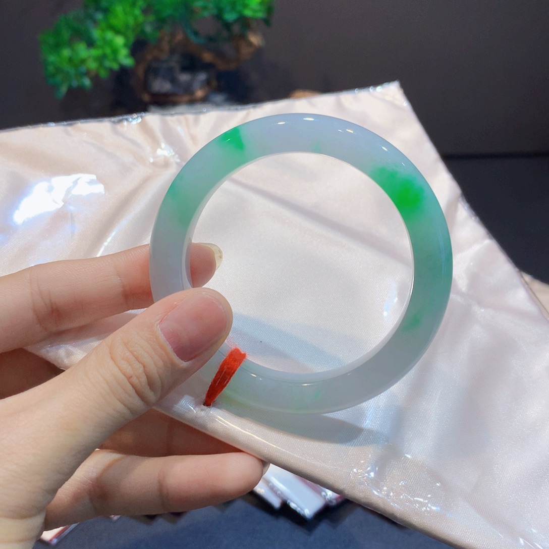 翡翠未镶嵌手镯53