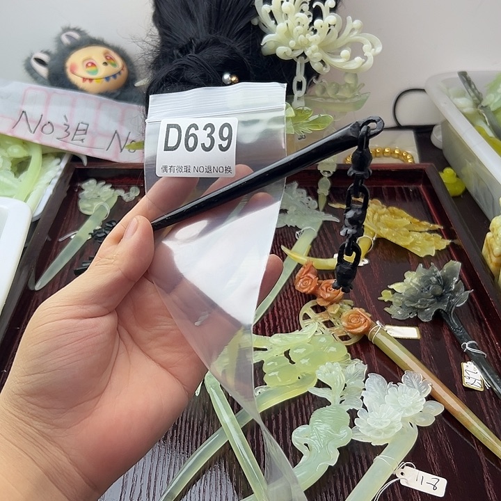 合金蛇纹石玉发饰坦**笑