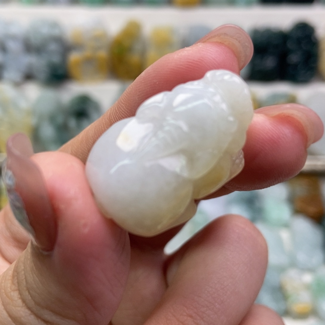 翡翠吊坠(赠链)未镶嵌