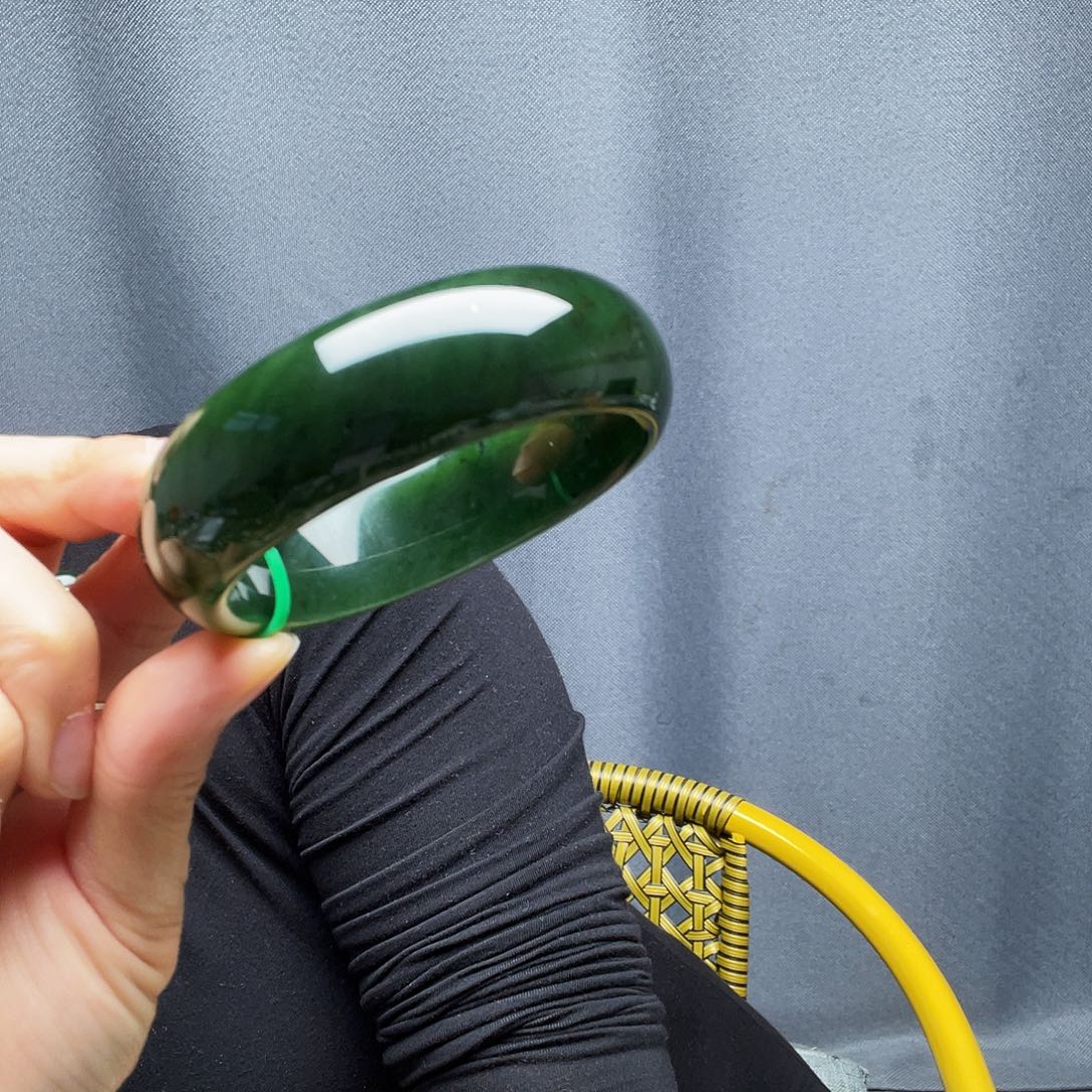 A***h未镶嵌手镯和田玉