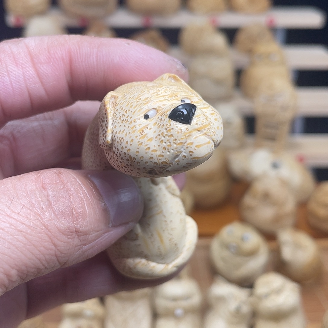 我***烟竹竹根雕细狗手把件