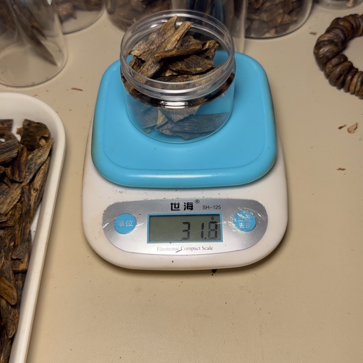 风车木（黑檀木）龙*龚海南蓝宝石树30克