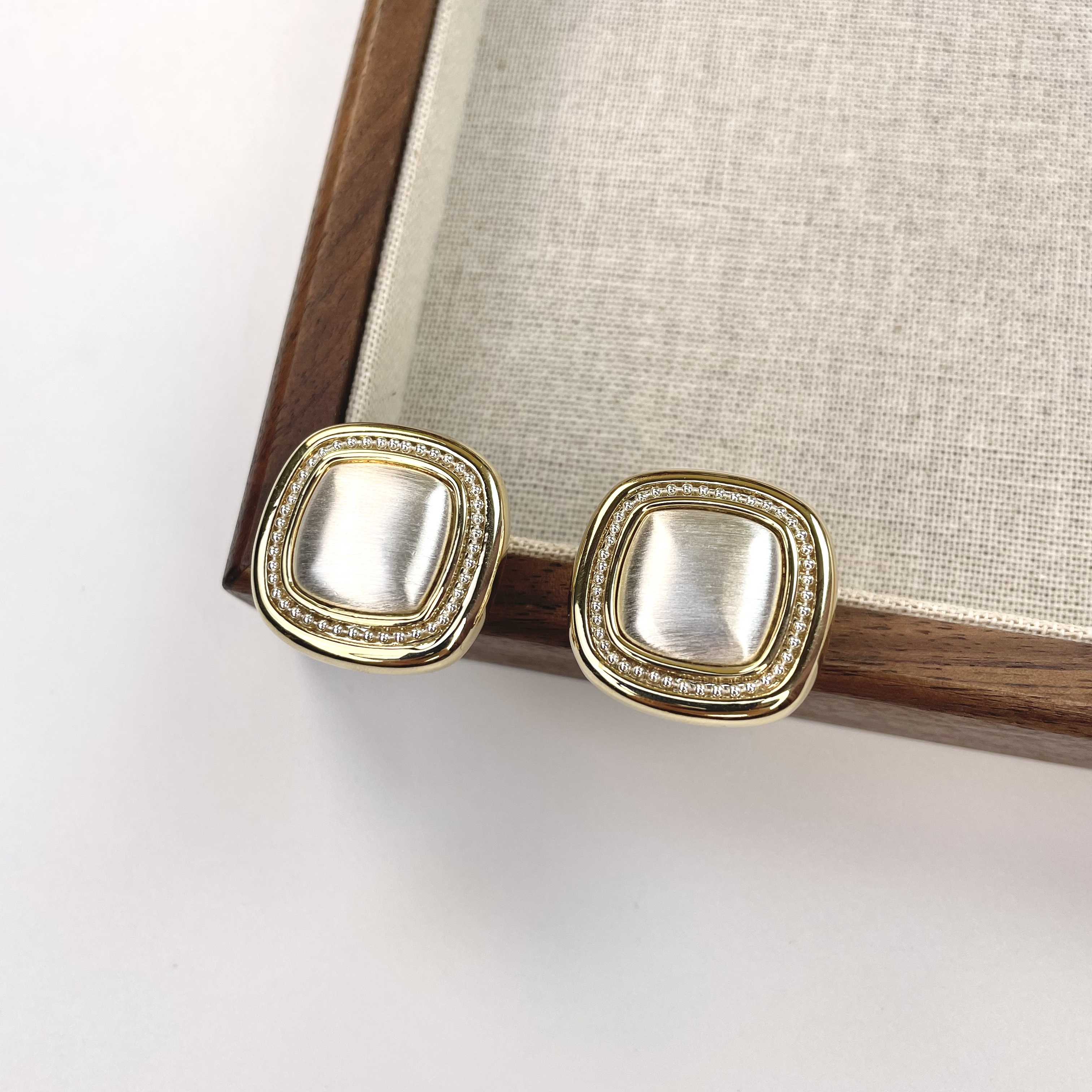 铜合金耳饰 买三送一1035  气质轻奢时尚百搭复古法式耳钉耳扣