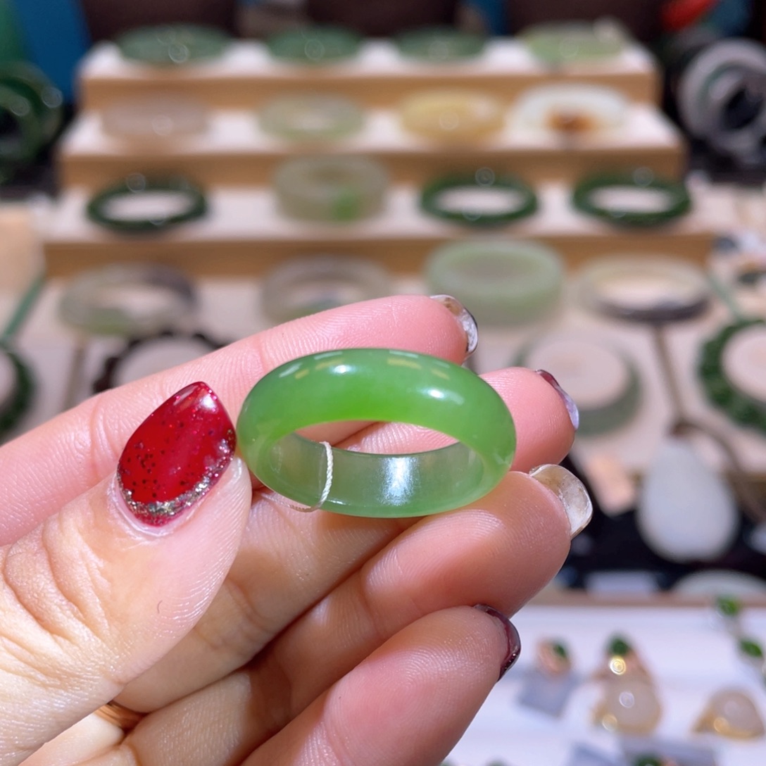 和田玉高品粉绿指环内径20-21未镶嵌