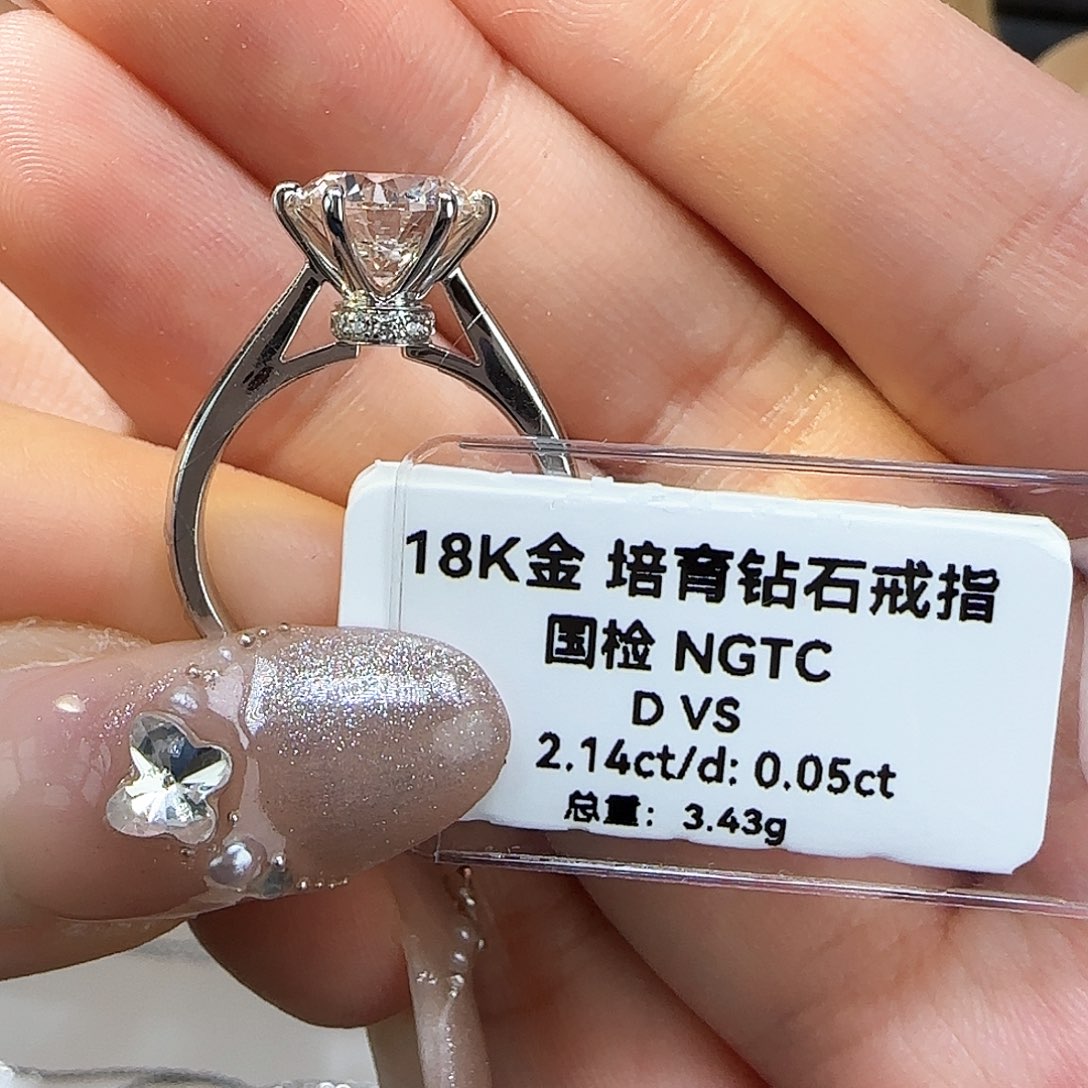 实验室培育钻石18K金镶嵌?**姐2.14卡六爪 14