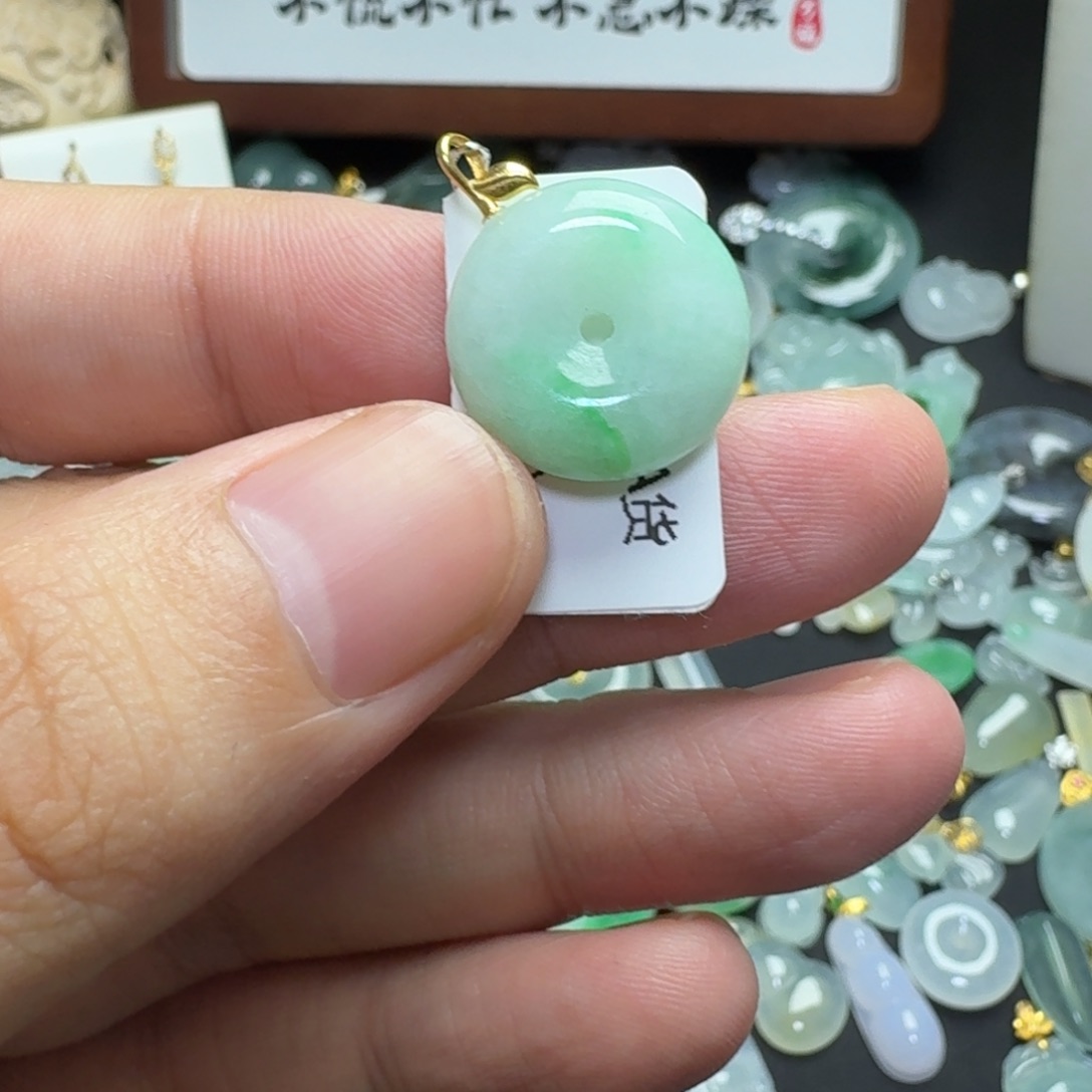 翡翠18K金镶嵌颈饰小平安扣