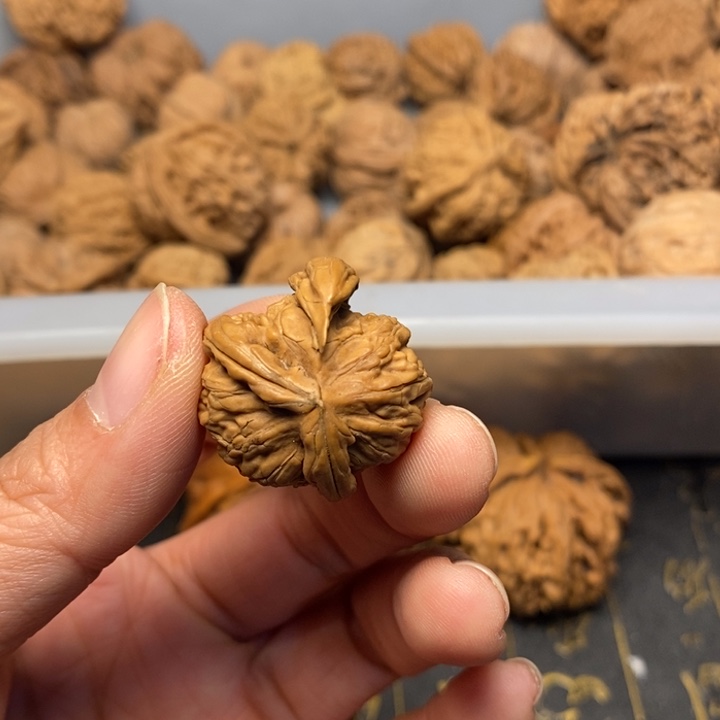 M***e文玩核桃吊坠文玩核桃异形单只