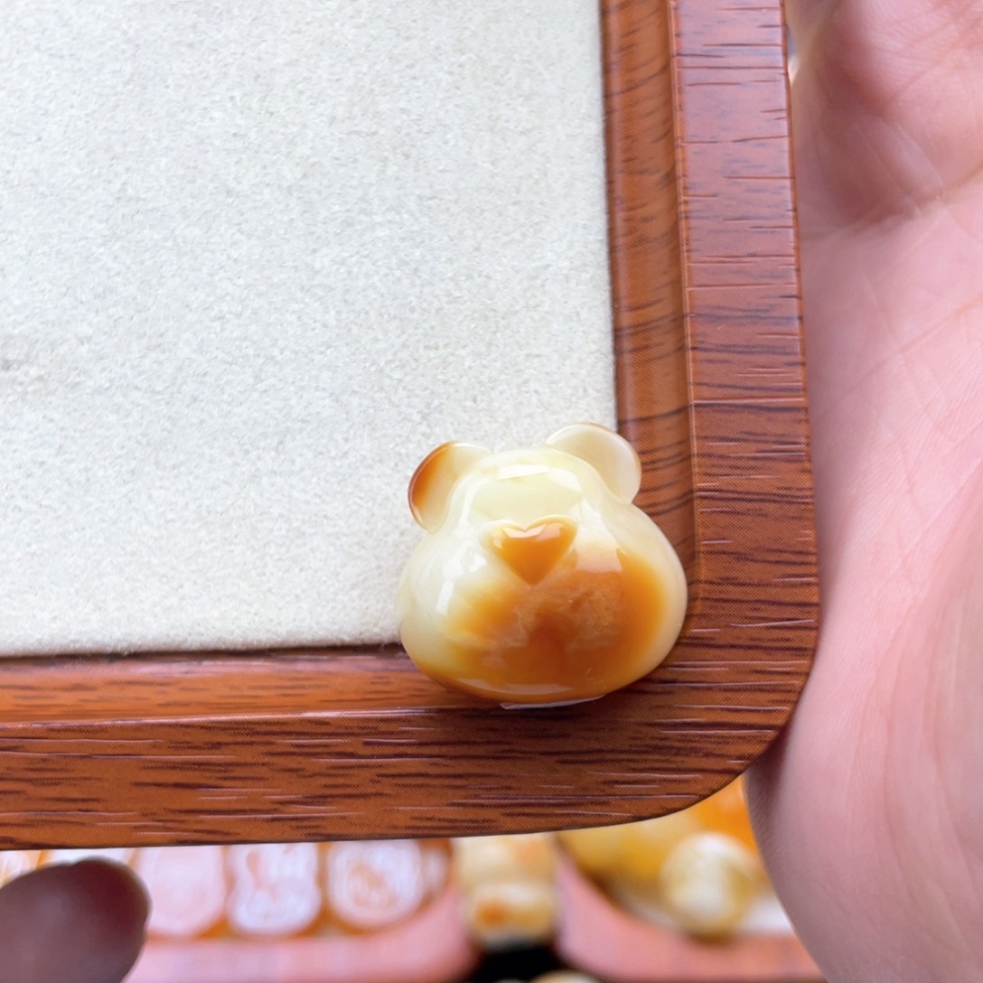 琥珀裸石未镶嵌蜜蜡