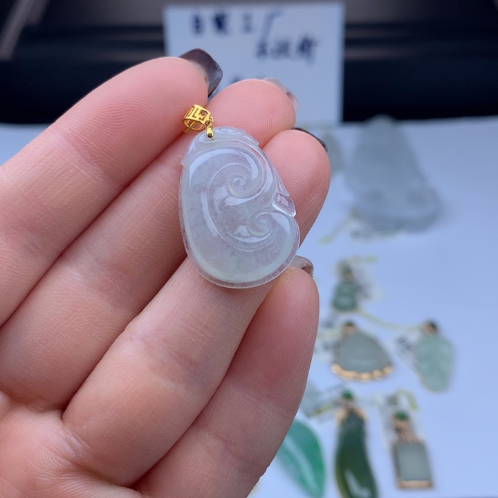 翡翠颈饰未镶嵌翡翠