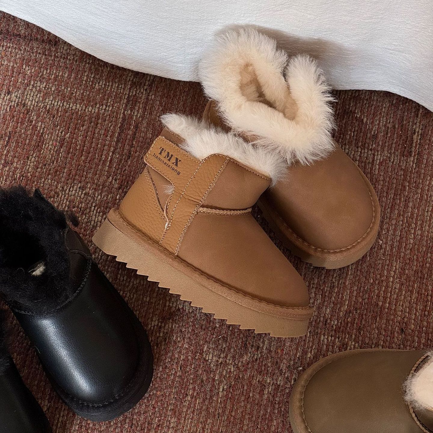 2025冬款儿童羊毛加厚保暖雪地靴女童魔术贴防滑软底棉靴男童短靴