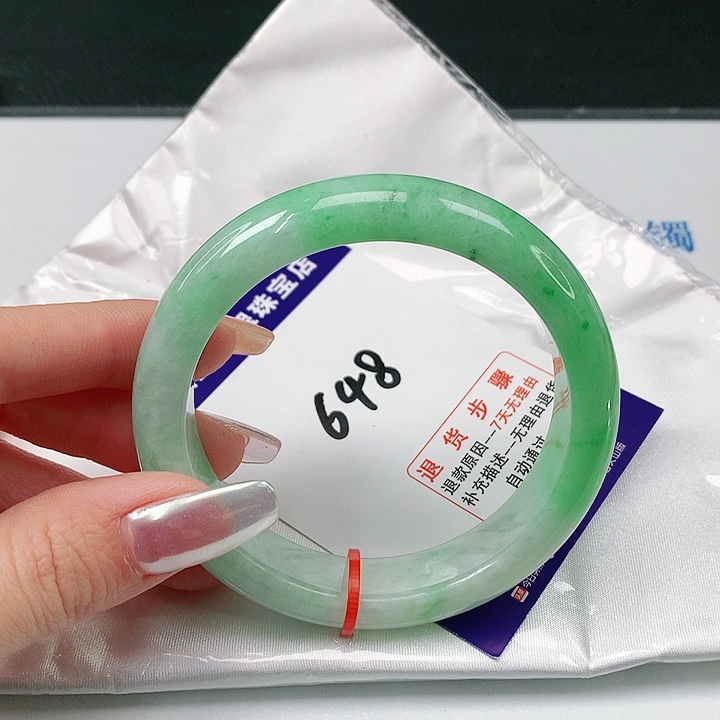 翡翠手镯未镶嵌翡翠手镯