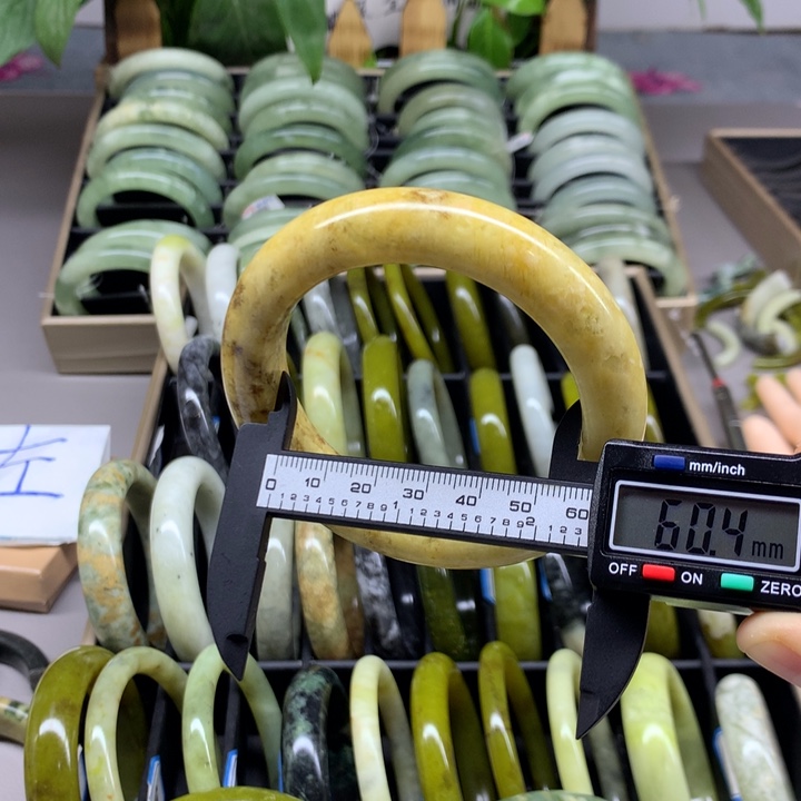 未镶嵌蛇纹石玉手镯110