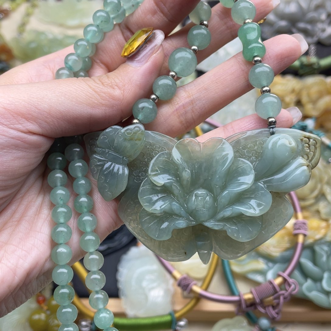 蛇纹石玉颈饰未镶嵌