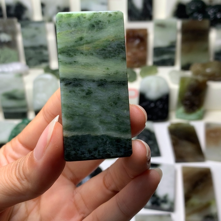 独山玉未镶嵌颈饰