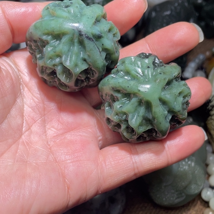 和田玉未镶嵌把件