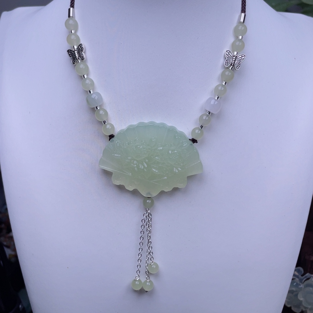 蛇纹石玉颈饰未镶嵌