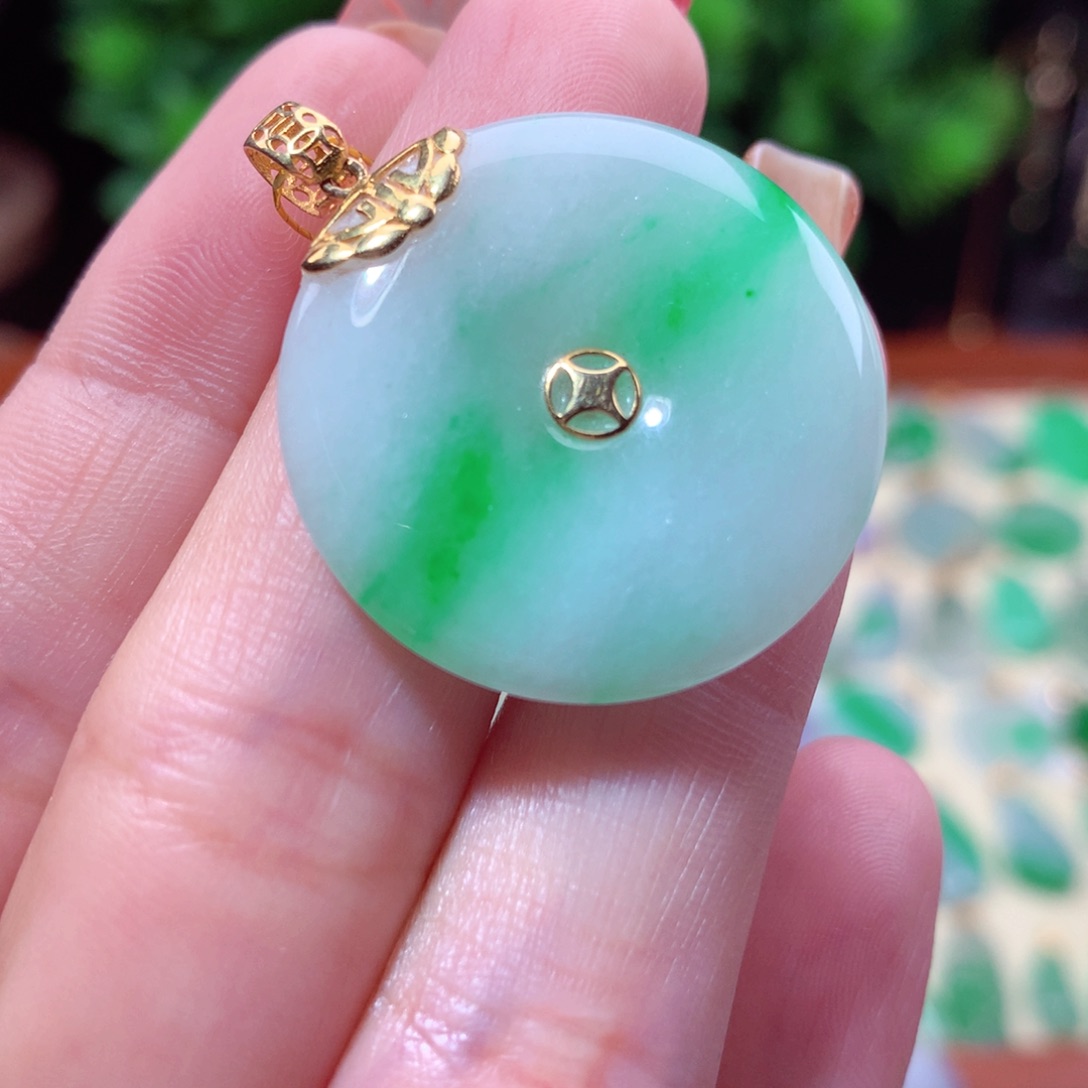 翡翠吊坠(不含链)18K金镶嵌