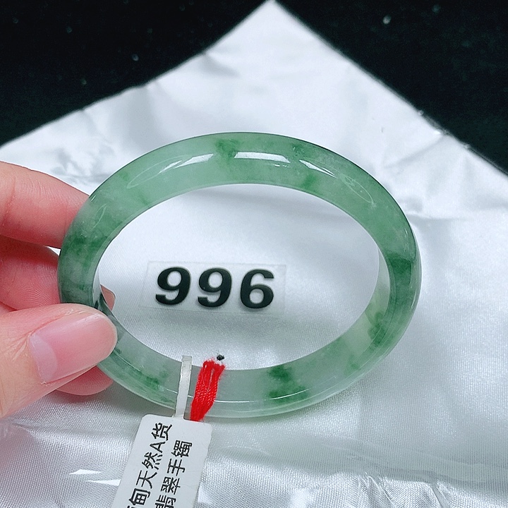 翡翠未镶嵌手镯（贵妃镯）