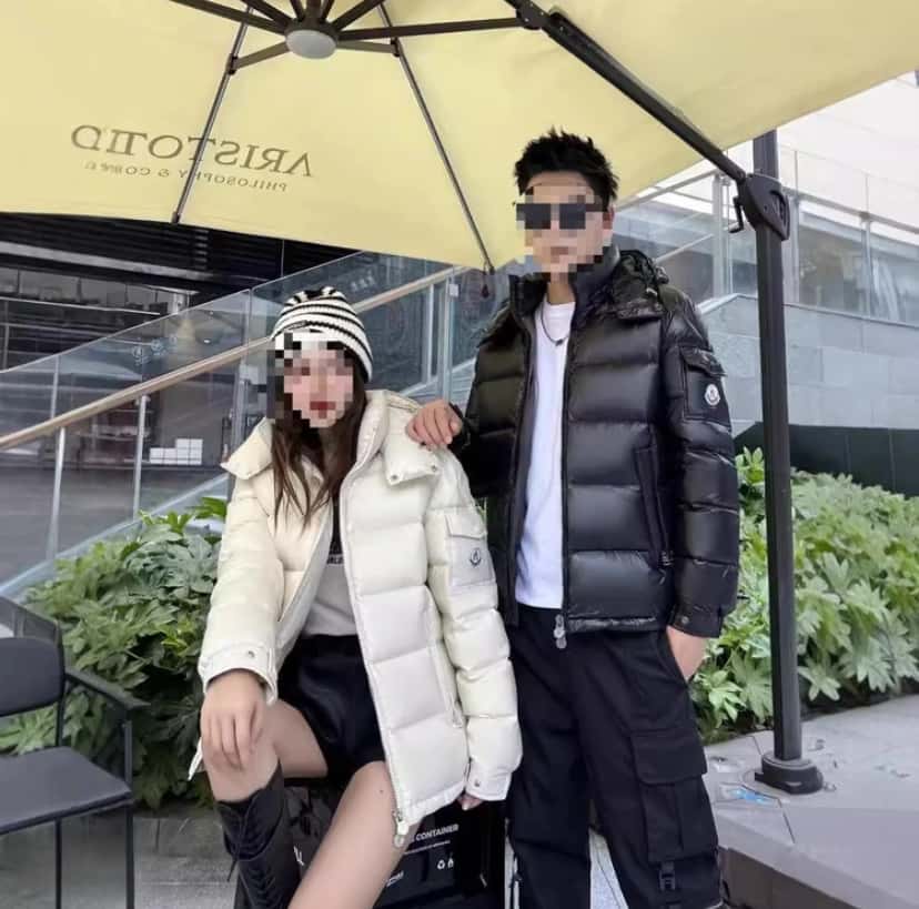 MONCVARSAEC/蒙口瓦萨琪玛雅白鸭绒防寒连帽男女情侣亮面羽绒服