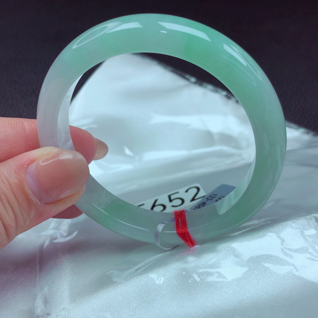 翡翠手镯未镶嵌手镯88