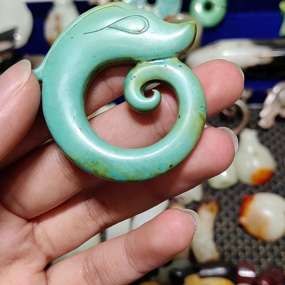 透闪石质玉未镶嵌颈饰