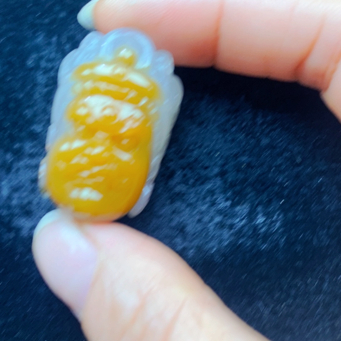 未镶嵌石英质玉（黄龙玉）颈饰