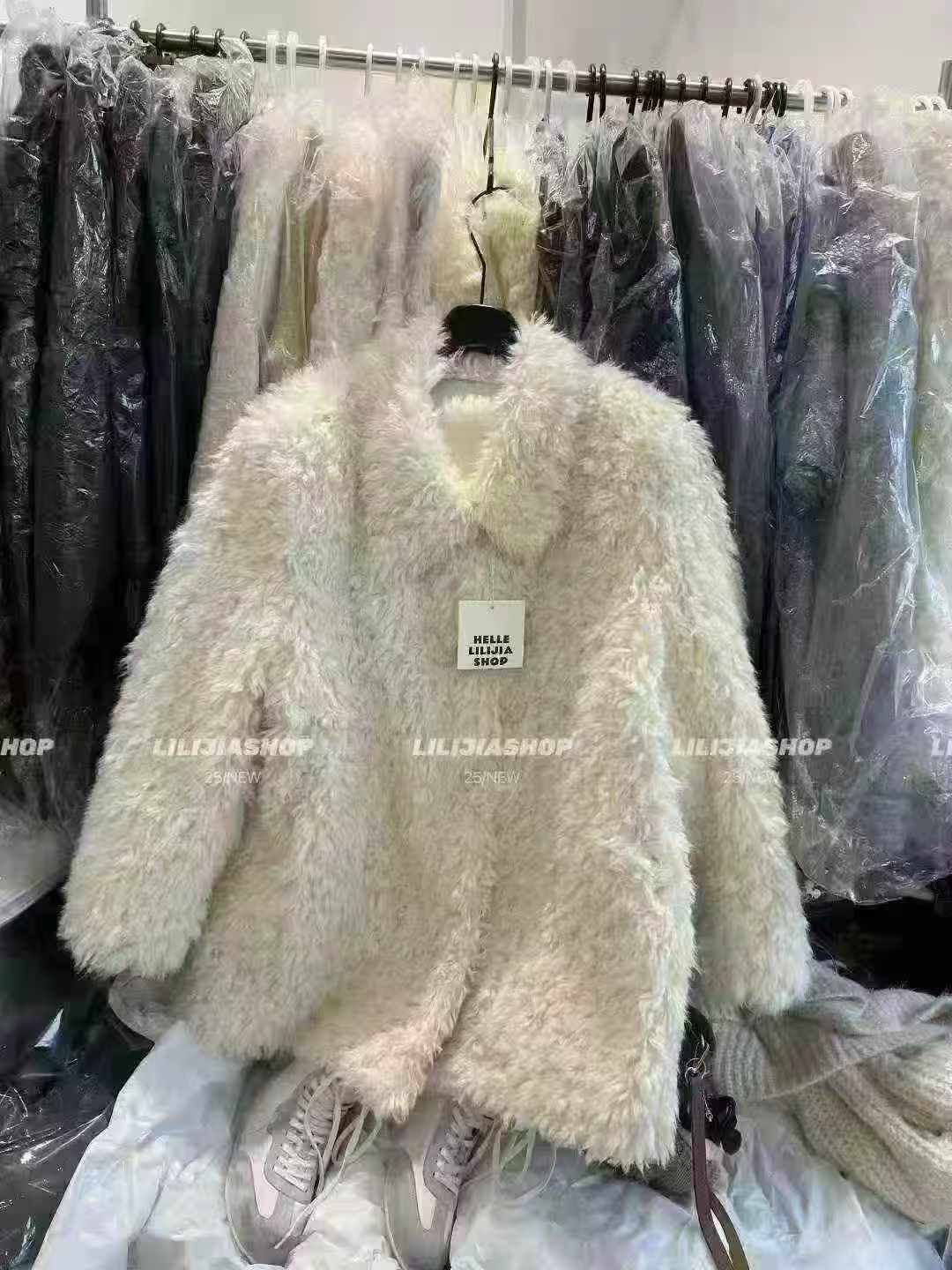 【万喜】时尚百搭宽松显瘦翻领环保毛毛外套加厚重工款毛毛外套3997