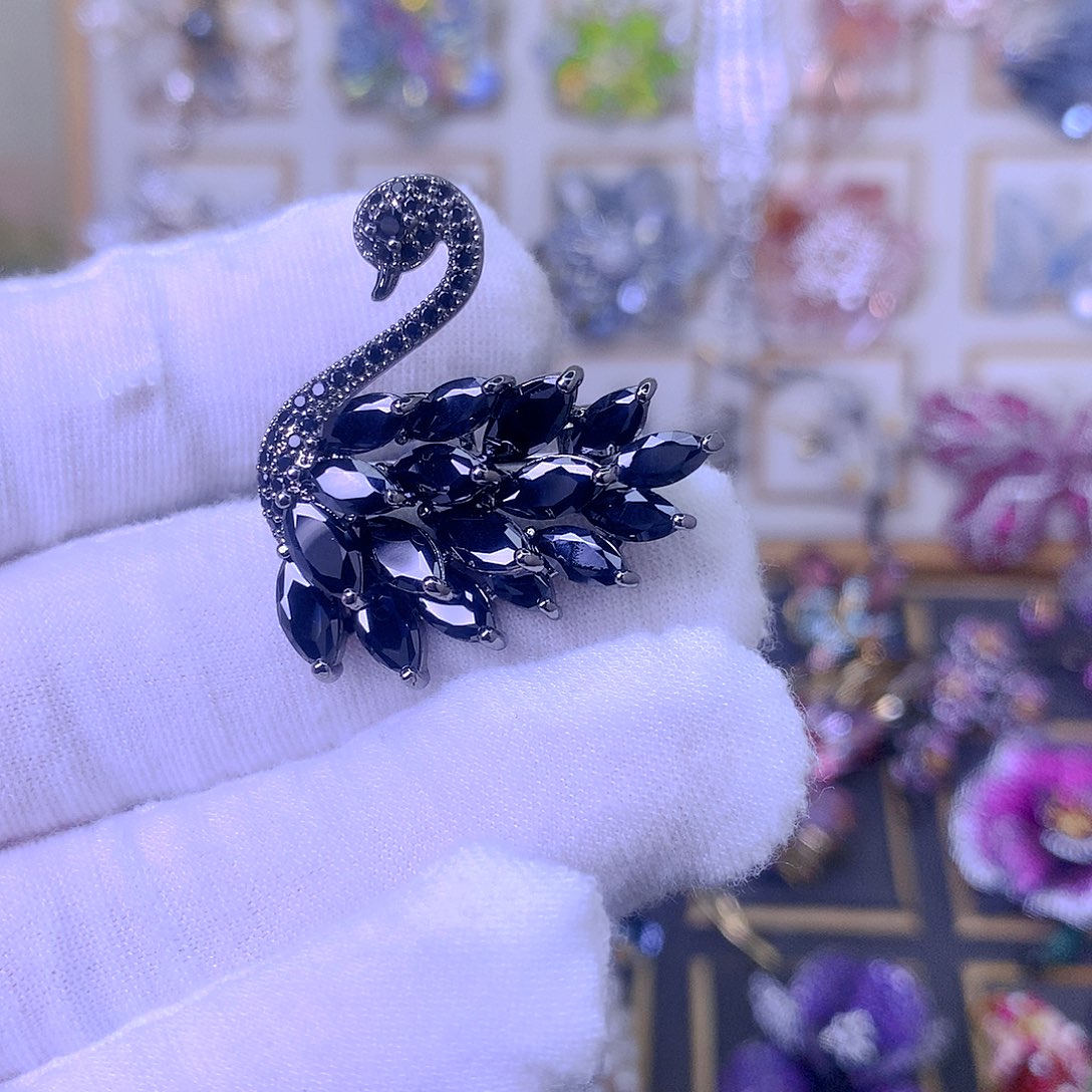 仿水晶铜胸针胸花