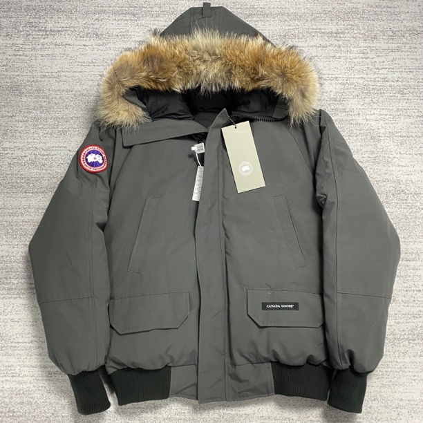 【canada goose】加拿大鹅 S 石墨灰色飞行员chilliwack羽绒服 全新